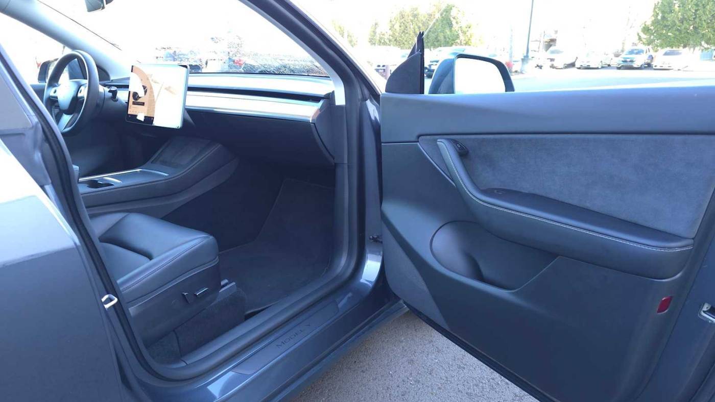 2022 Tesla Model Y 7SAYGDEE7NF318834