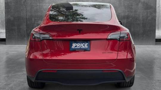 2024 Tesla Model Y 7SAYGDEE6RA251923