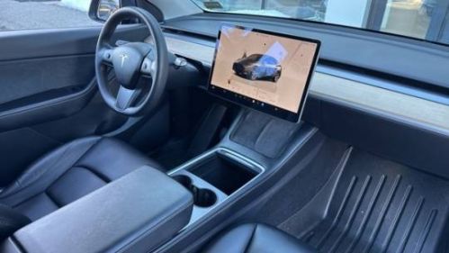 2022 Tesla Model Y 7SAYGDEE8NF379996