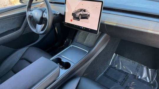 2023 Tesla Model Y 7SAYGAEE2PF909087