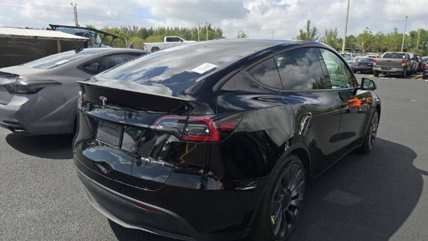 2022 Tesla Model Y 7SAYGDEFXNF392483