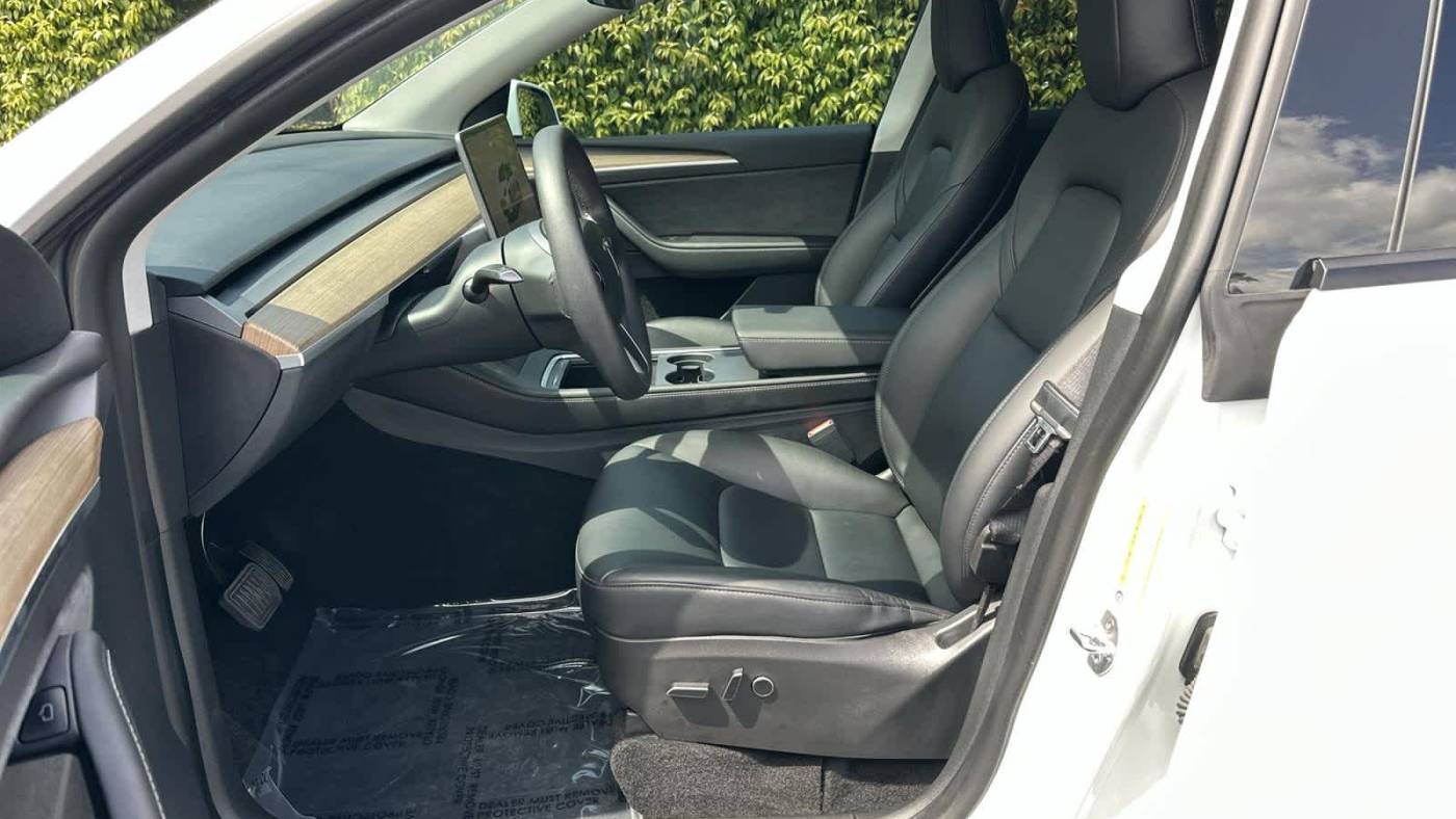 2023 Tesla Model Y 7SAYGDEE3PA024038