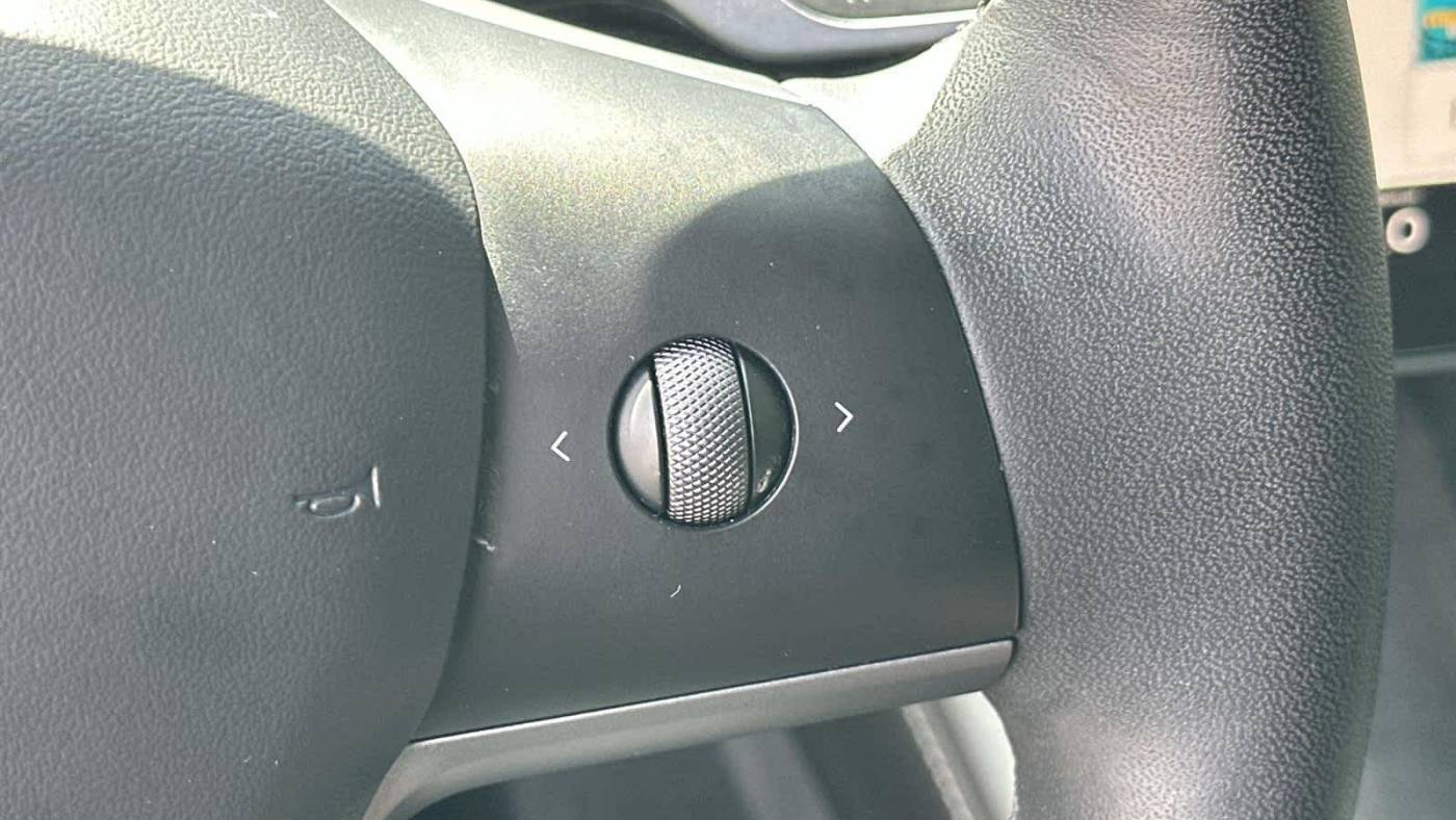 2023 Tesla Model Y 7SAYGDEE3PA024038