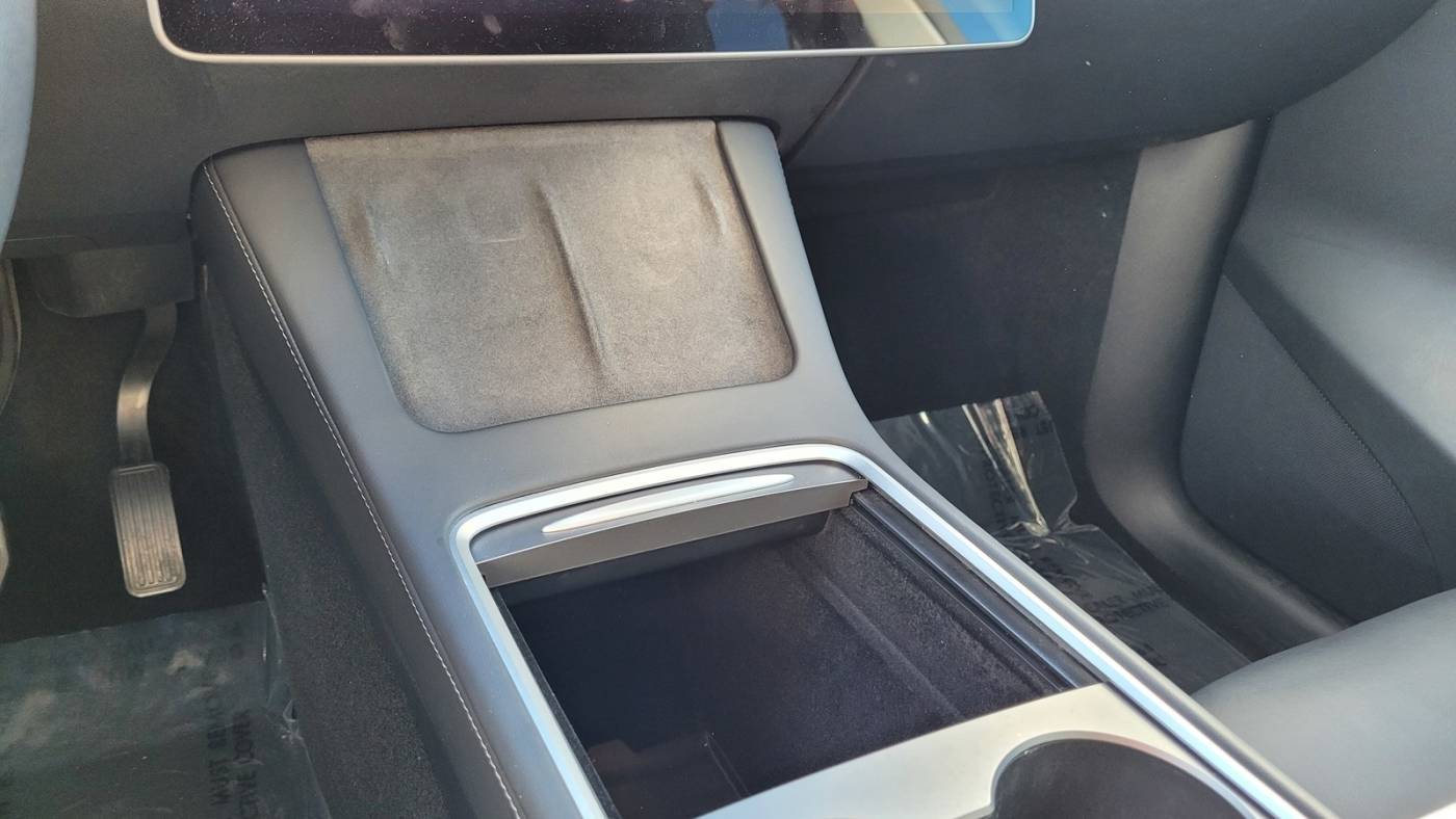 2024 Tesla Model Y 7SAYGDED8RF073247