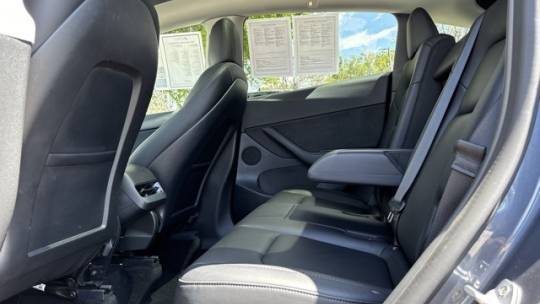 2022 Tesla Model Y 7SAYGDEF2NF489516