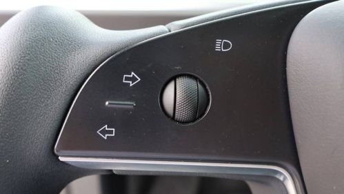 2022 Tesla Model X 7SAXCBE52NF334144