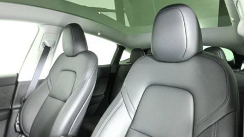 2024 Tesla Model Y 7SAYGDED5RA329647
