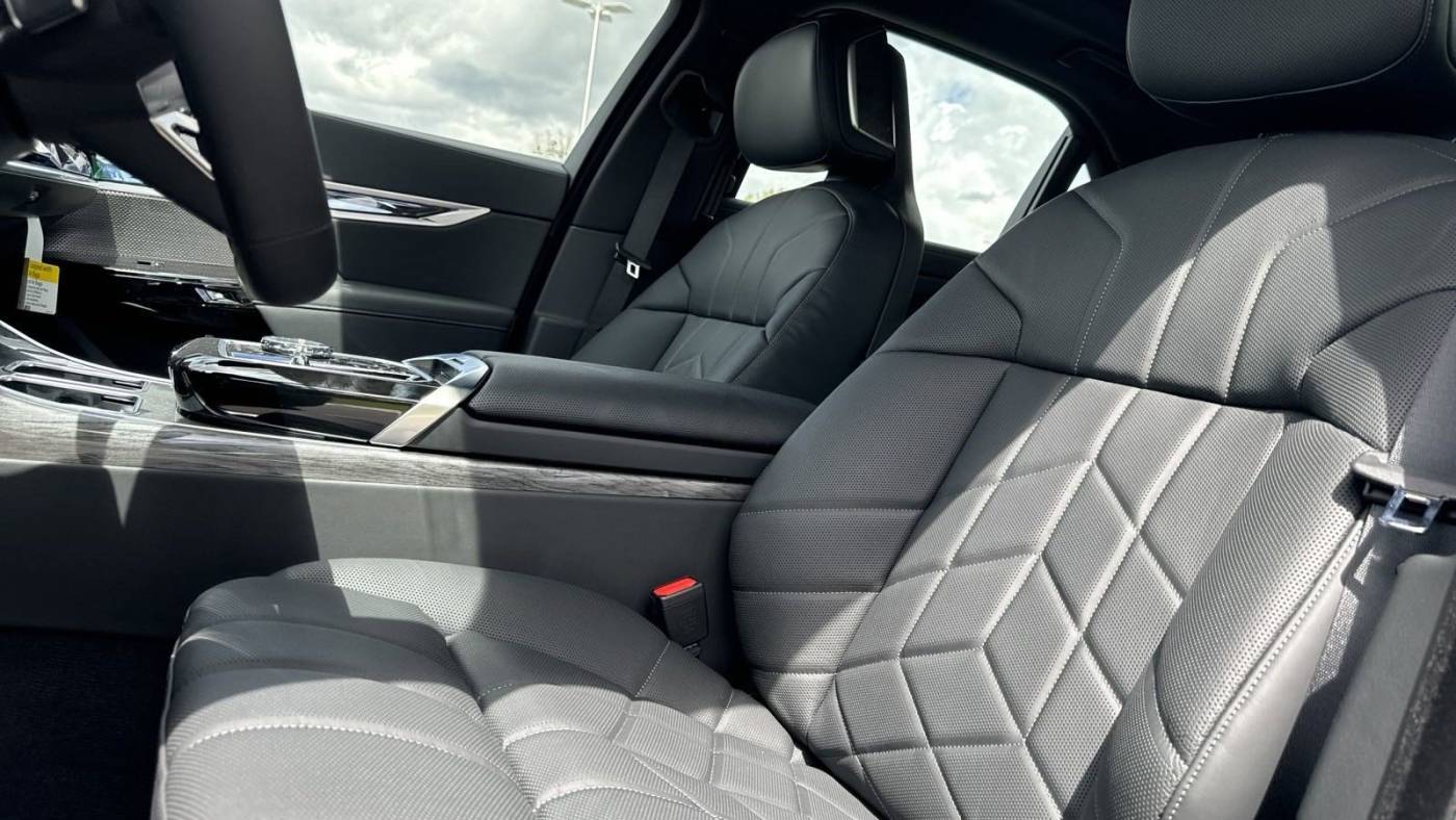 2024 BMW i7 WBY43EJ01RCR30147