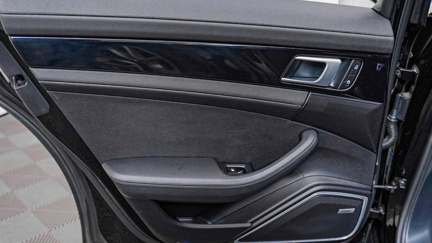 2022 Porsche Panamera WP0AE2A76NL125040