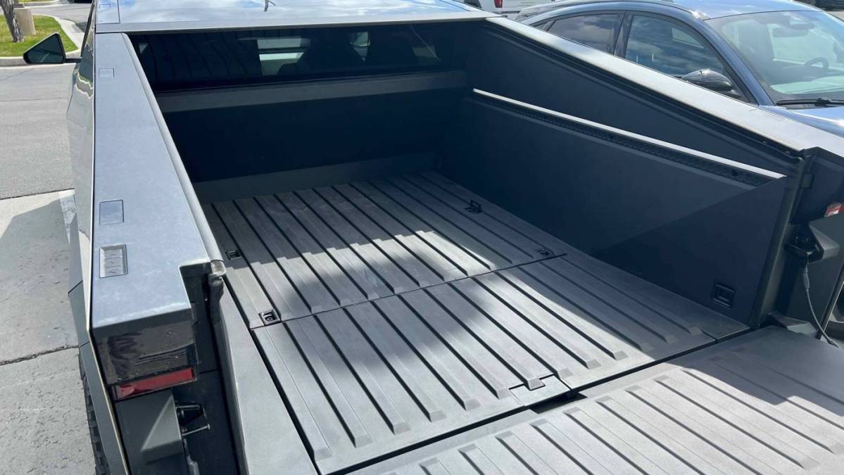 2024 Tesla Cybertruck - Images - 34