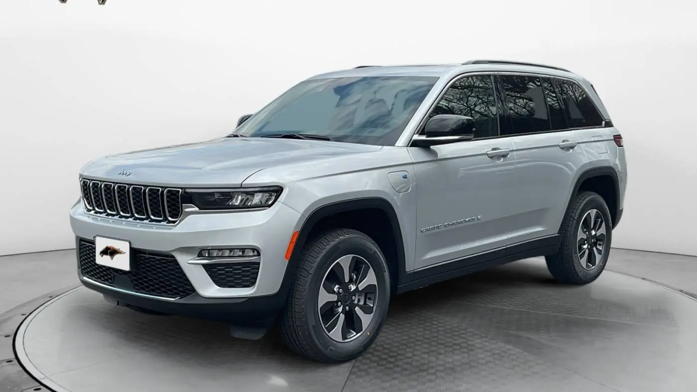 2025 Jeep Grand Cherokee 1C4RJYB68S8690590