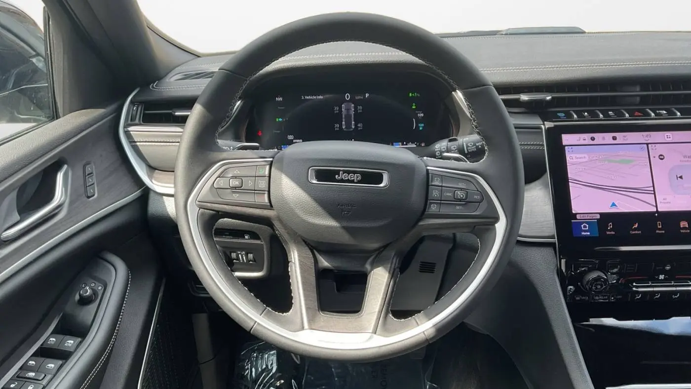 2025 Jeep Grand Cherokee 1C4RJYB68S8690590