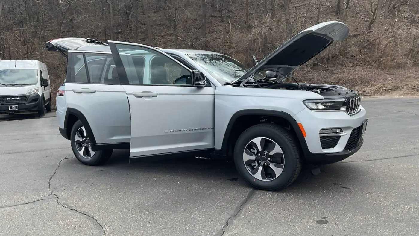 2025 Jeep Grand Cherokee 1C4RJYB68S8690590