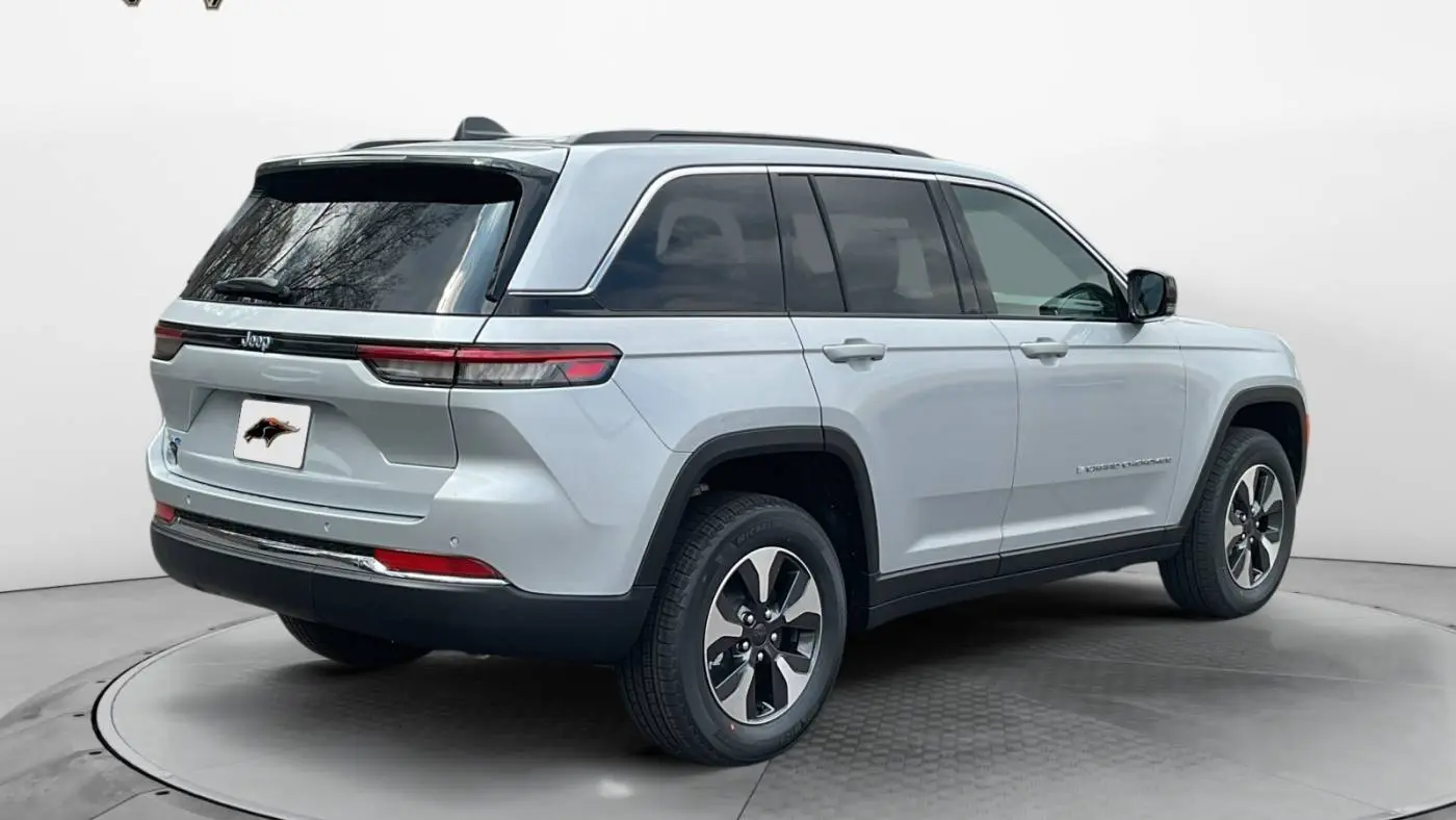 2025 Jeep Grand Cherokee 1C4RJYB68S8690590
