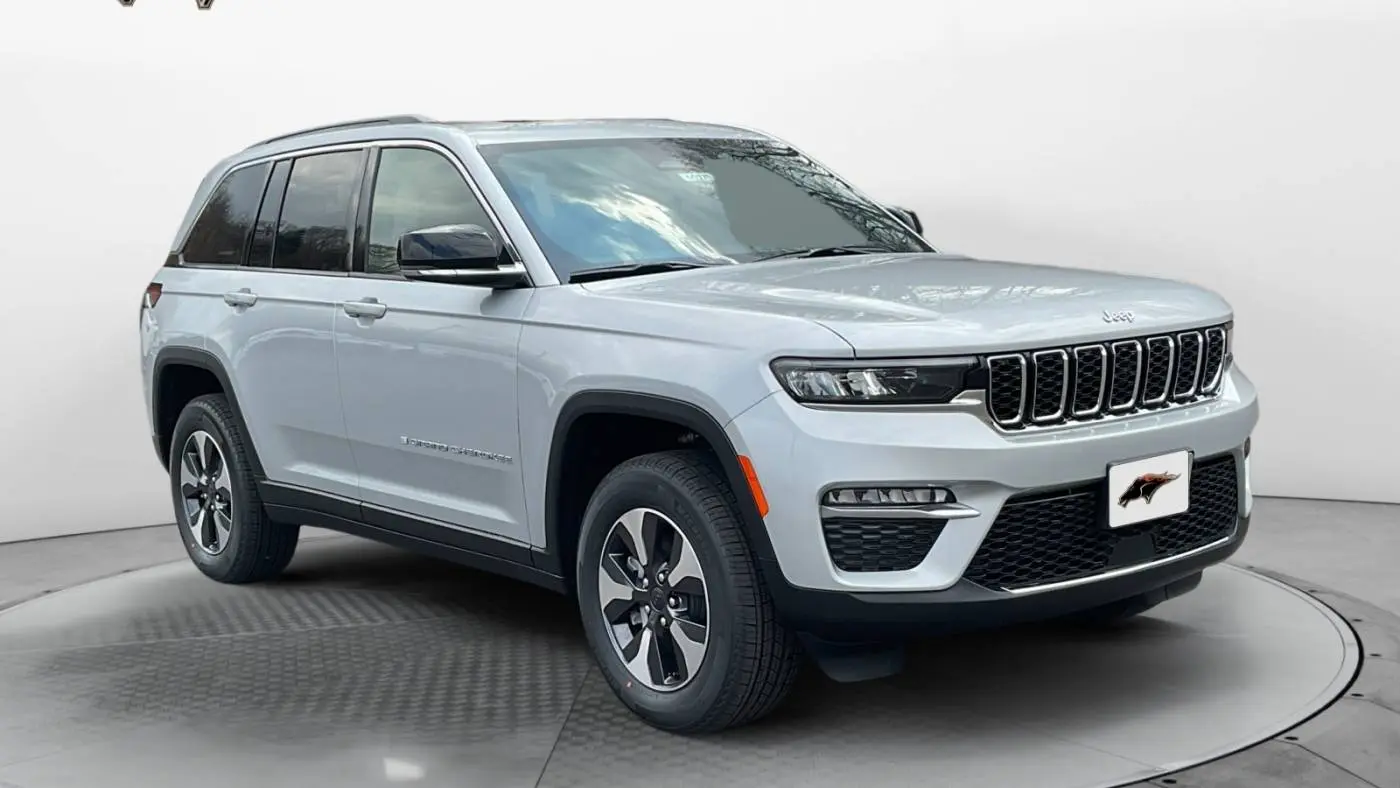 2025 Jeep Grand Cherokee 1C4RJYB68S8690590