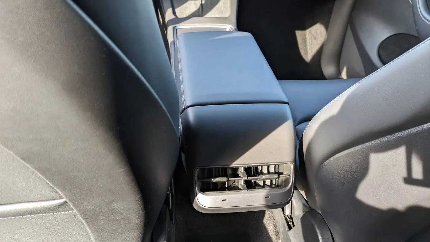 2023 Tesla Model Y 7SAYGDEE3PF766913
