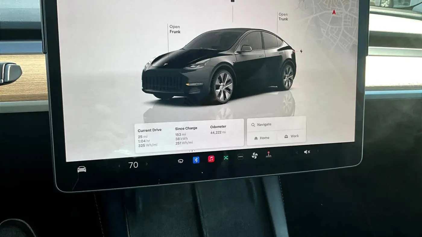 2024 Tesla Model Y 7SAYGDEE0RA225883