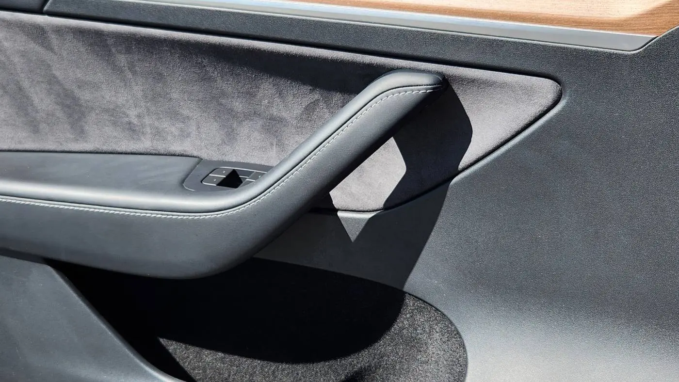 2023 Tesla Model Y 7SAYGDEE5PF686948