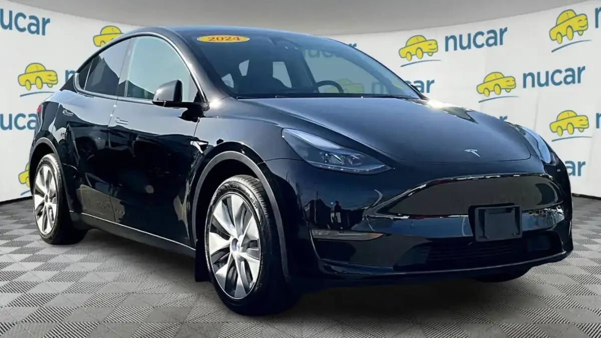 2024 Tesla Model Y 7SAYGDEE0RA225883