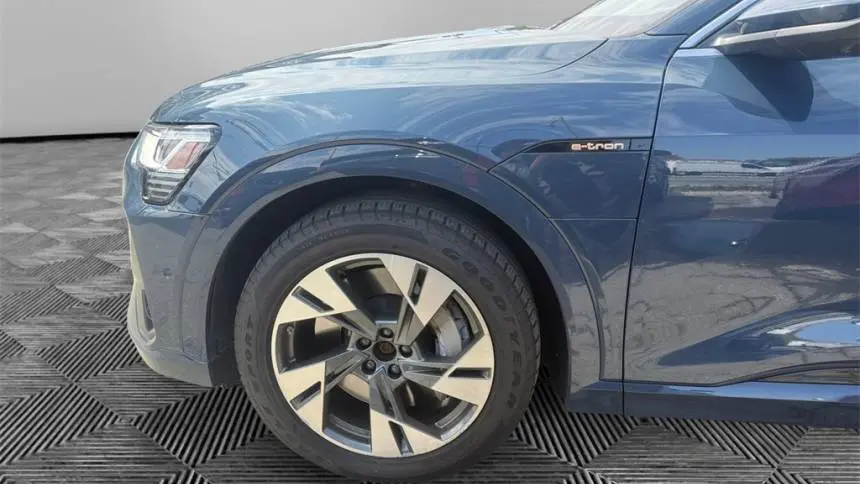 2022 Audi e-tron WA12AAGE9NB019875