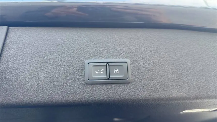2022 Audi e-tron WA12AAGE9NB019875