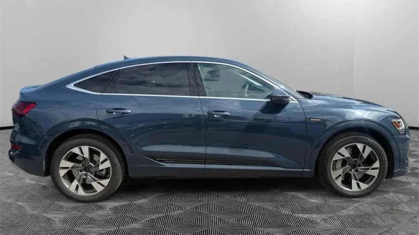 2022 Audi e-tron WA12AAGE9NB019875