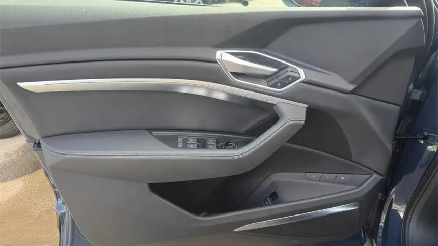 2022 Audi e-tron WA12AAGE9NB019875