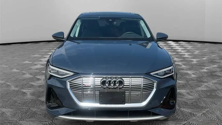 2022 Audi e-tron WA12AAGE9NB019875