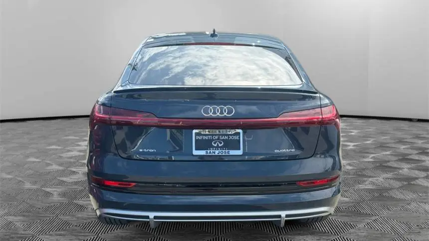 2022 Audi e-tron WA12AAGE9NB019875