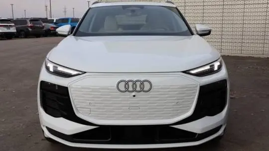 2025 Audi Q6 e-tron WA124BGF1SA026200
