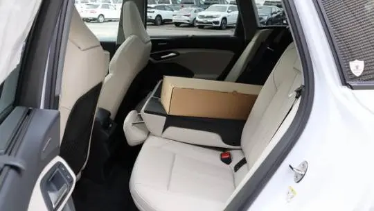 2025 Audi Q6 e-tron WA124BGF1SA026200