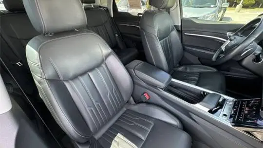 2019 Audi e-tron WA1VABGE4KB019278
