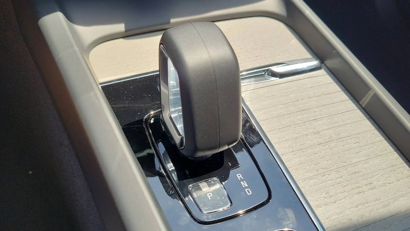 2025 Volvo XC60 YV4H60RC9S1001060