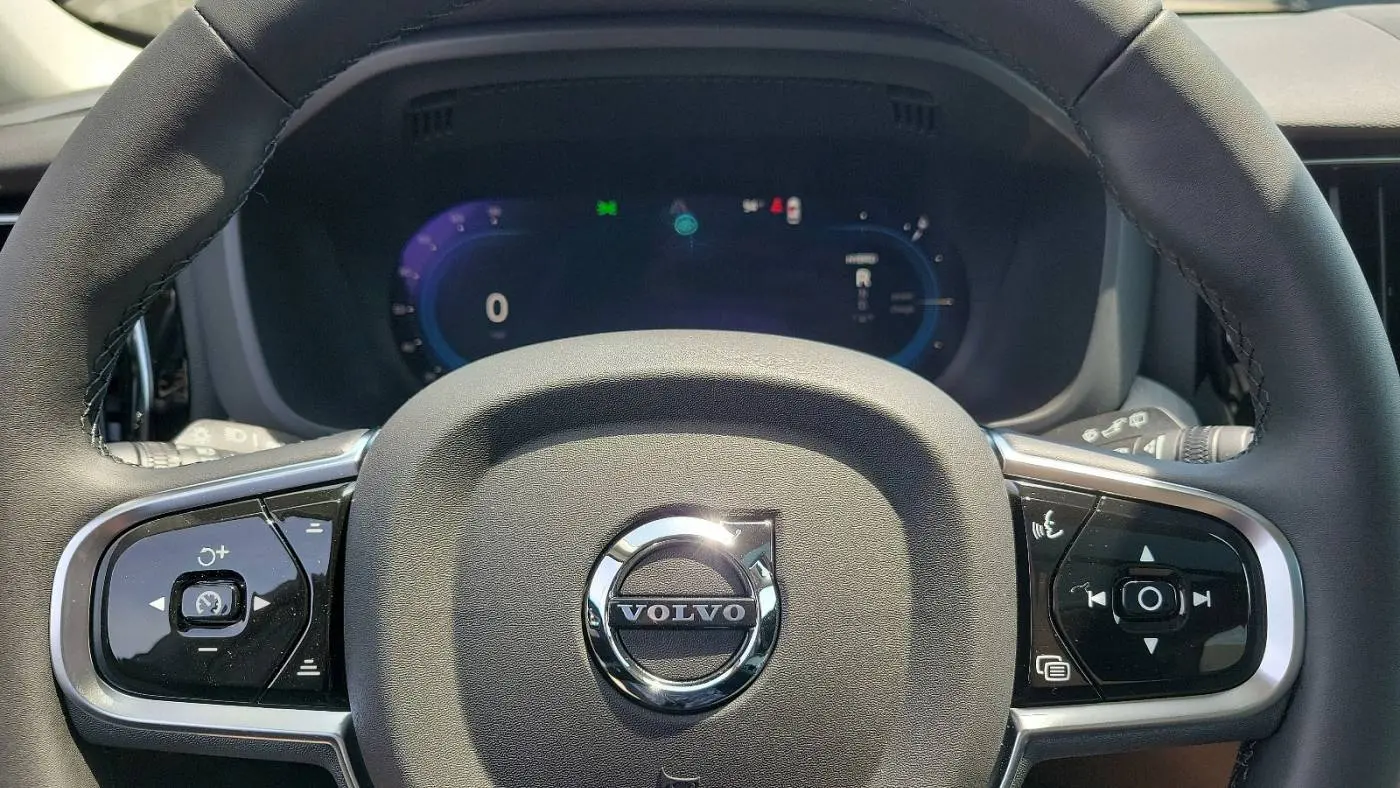 2025 Volvo XC60 YV4H60RC9S1001060
