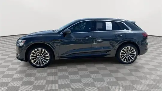 2019 Audi e-tron WA1VABGE4KB019278