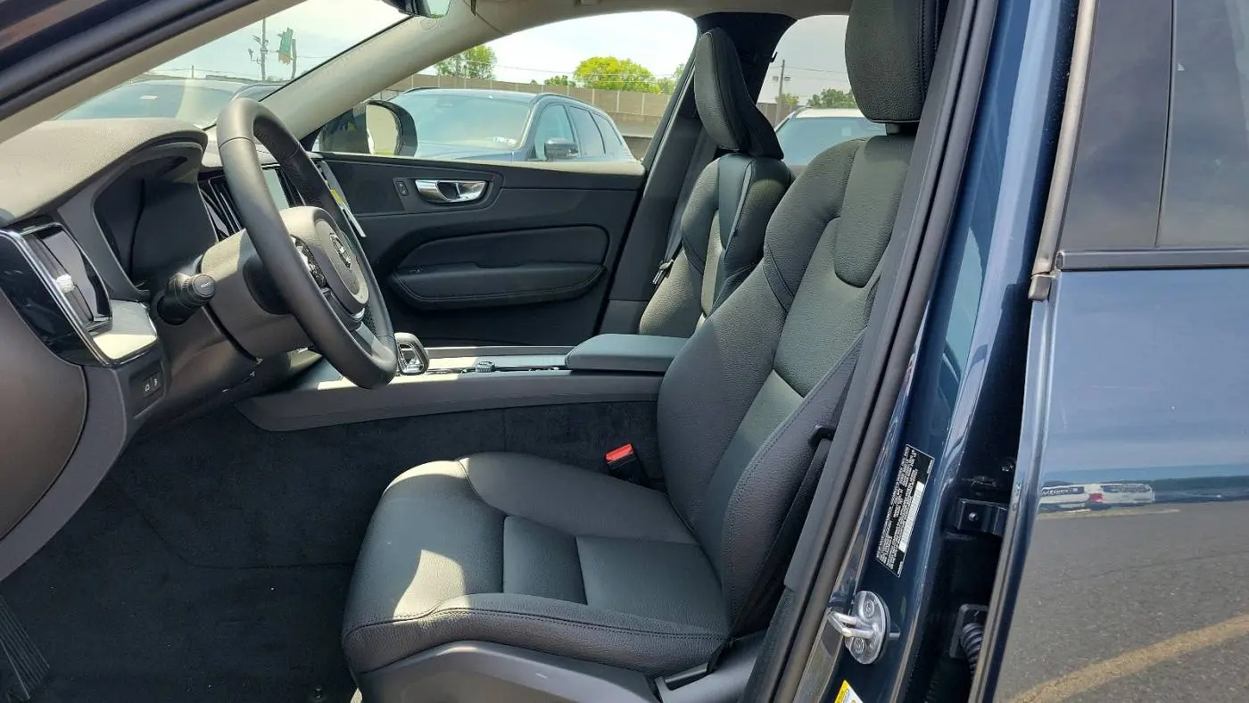 2025 Volvo XC60 YV4H60RC9S1001060