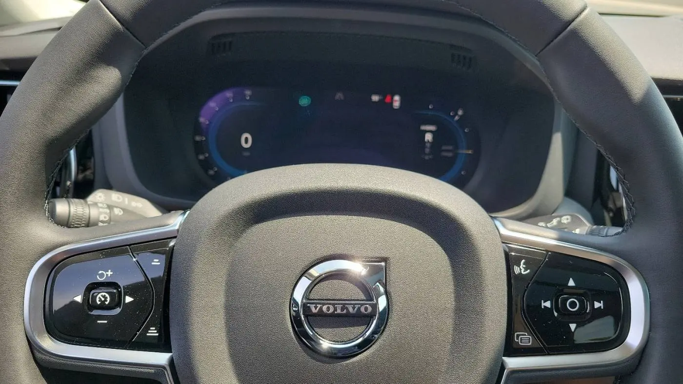 2025 Volvo XC60 YV4H60RC1S1017382