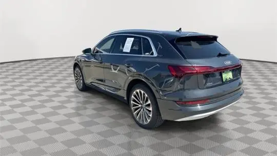 2019 Audi e-tron WA1VABGE4KB019278