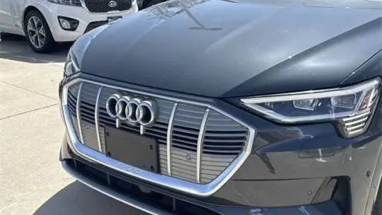 2019 Audi e-tron WA1VABGE4KB019278