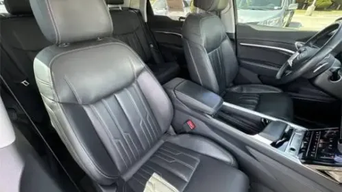 2019 Audi e-tron WA1VABGE4KB019278