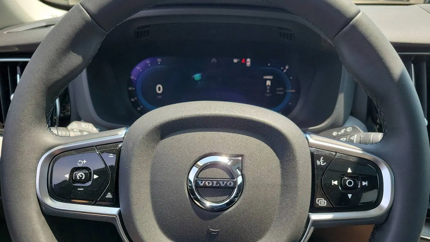2025 Volvo XC60 YV4H60RC3S1008201