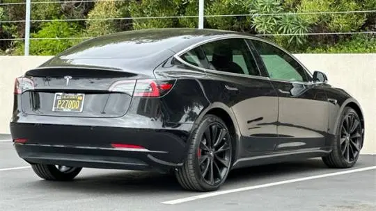 2018 Tesla Model 3 5YJ3E1EB2JF082587