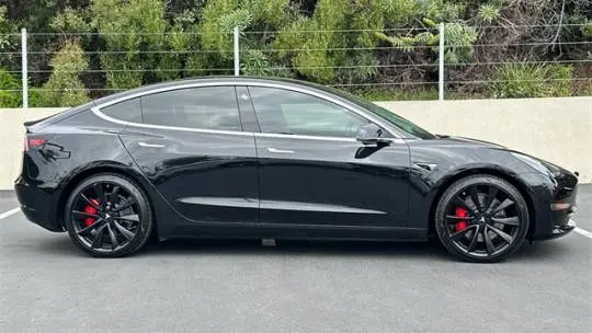 2018 Tesla Model 3 5YJ3E1EB2JF082587