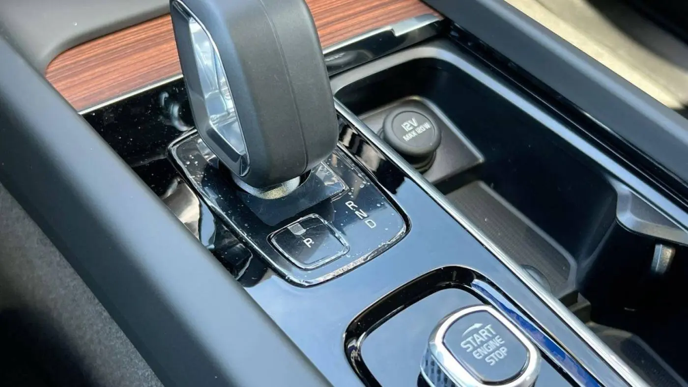 2025 Volvo XC60 YV4H60RC9S1018313