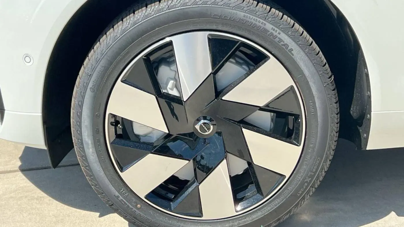 2025 Volvo XC60 YV4H60RC9S1018313
