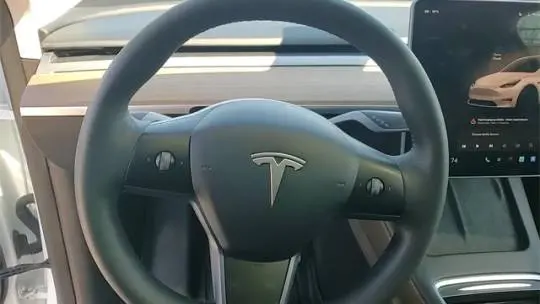 2023 Tesla Model Y 7SAYGDEF2PF661501