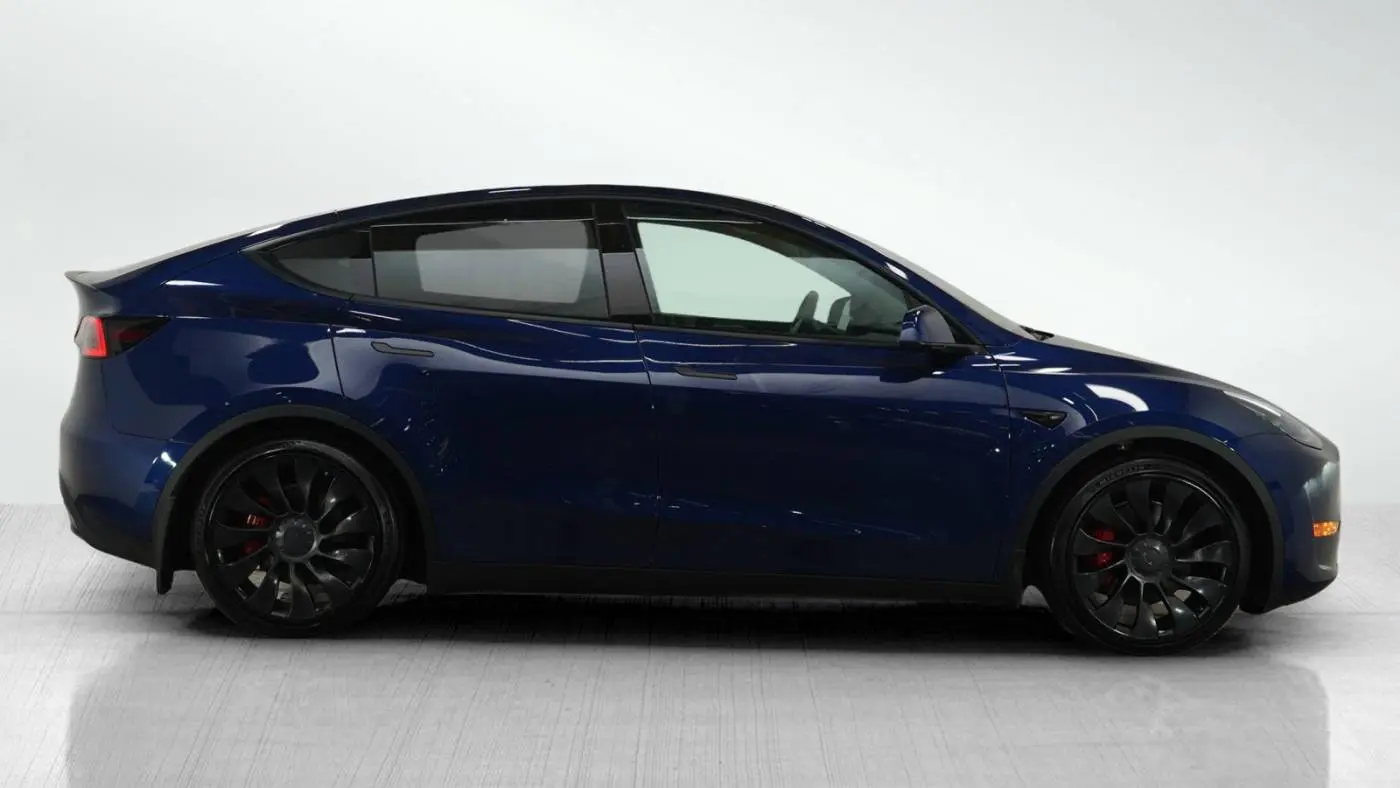 2022 Tesla Model Y 7SAYGDEF8NF454558