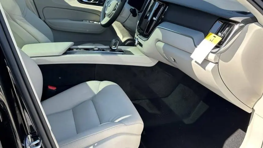 2025 Volvo XC60 YV4H60RCXS1197977