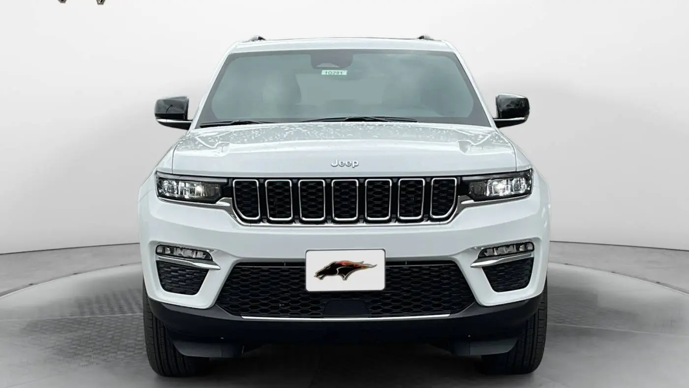 2025 Jeep Grand Cherokee 1C4RJYB61S8690592