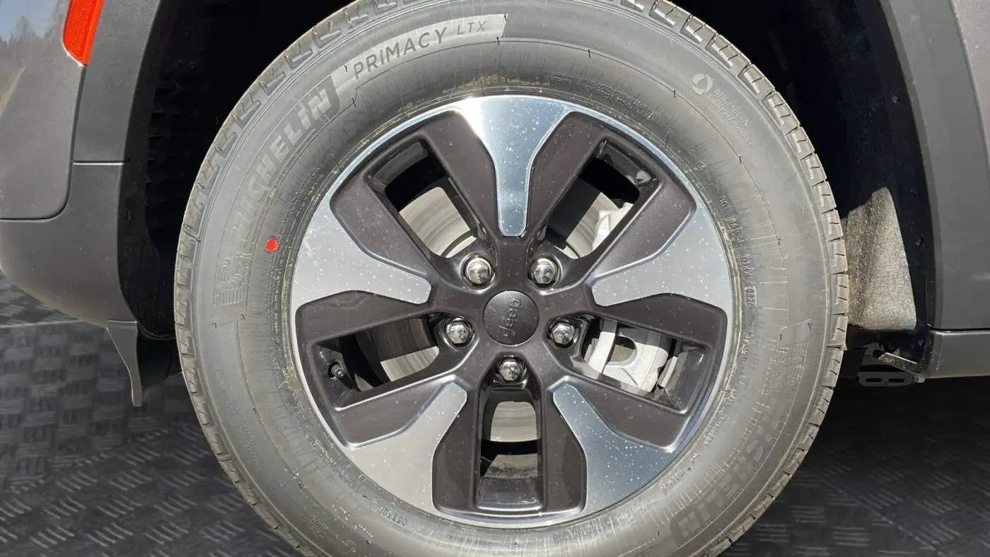 2025 Jeep Grand Cherokee 1C4RJYB62S8690584